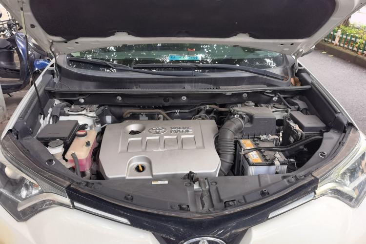 Used Toyota RAV4 2016 2.0L CVT Two-Wheel Drive Fashion Edition China V Standard Engine Bay