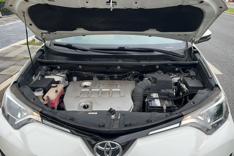 Used Toyota RAV4 2016 2.0L CVT Two-Wheel Drive Urban Edition China V Standard Engine Bay