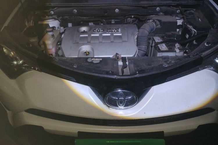 Used Toyota RAV4 2016 2.0L CVT Two-Wheel Drive Fashion Edition China V Standard Engine Bay