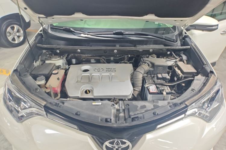 Used Toyota RAV4 2016 2.0L CVT Two-Wheel Drive Fashion Edition China V Standard Engine Bay