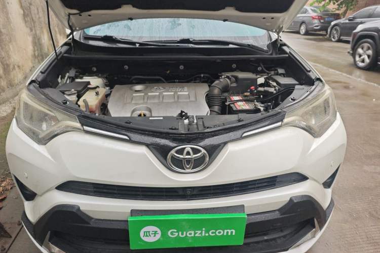 Used Toyota RAV4 2016 2.0L CVT Two-Wheel Drive Fashion Edition China V Standard Engine Bay