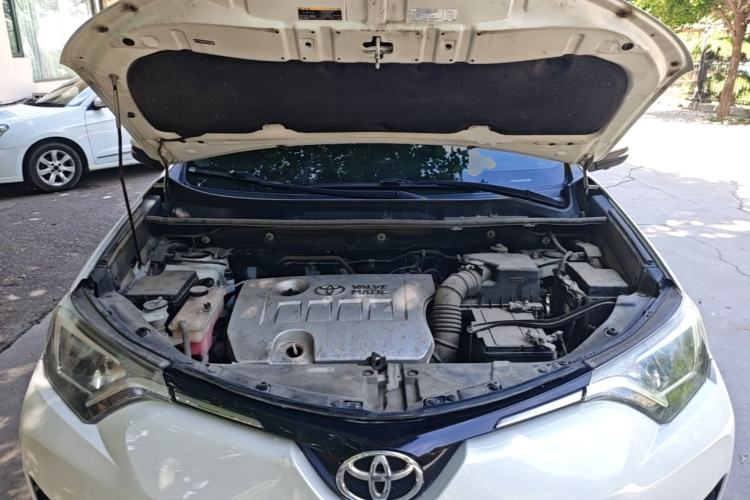 Used Toyota RAV4 2016 2.0L CVT Two-Wheel Drive Comfort Edition China V Standard Engine Bay