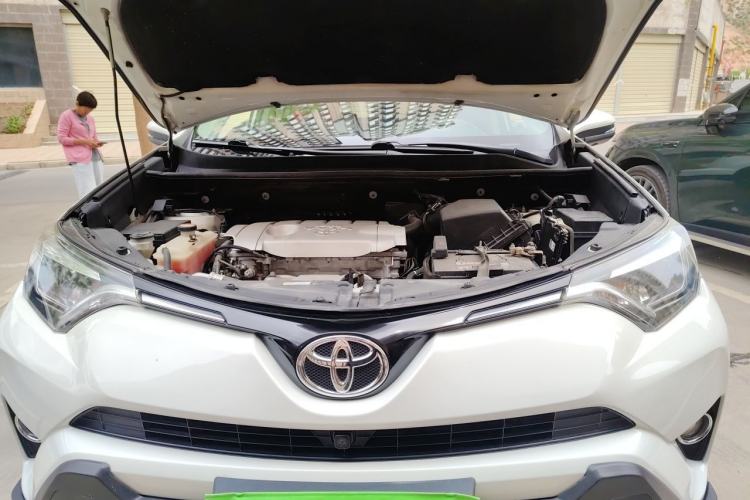 Used Toyota RAV4 2016 2.5L Automatic 4x4 Elite Edition Engine Bay