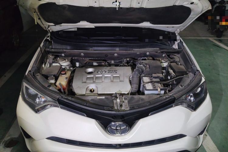 Used Toyota RAV4 2016 2.0L CVT Two-Wheel Drive Fashion Edition China V Standard Engine Bay