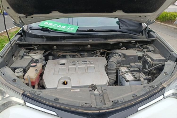 Used Toyota RAV4 2016 2.0L CVT Two-Wheel Drive Fashion Edition China V Standard Engine Bay