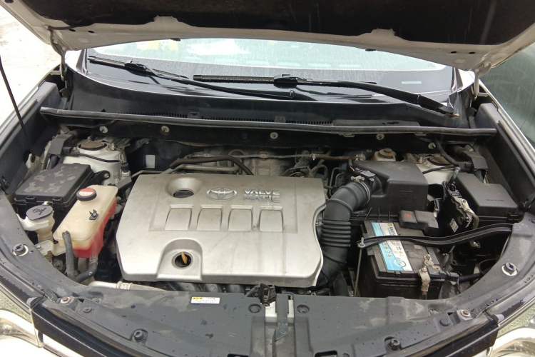 Used Toyota RAV4 2016 2.0L CVT Two-Wheel Drive Comfort Edition China V Standard Engine Bay
