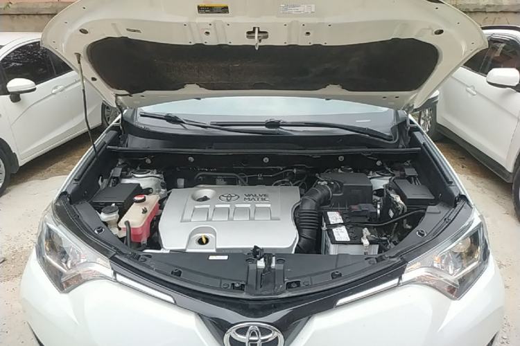 Used Toyota RAV4 2016 2.0L CVT Two-Wheel Drive Fashion Edition China V Standard Engine Bay