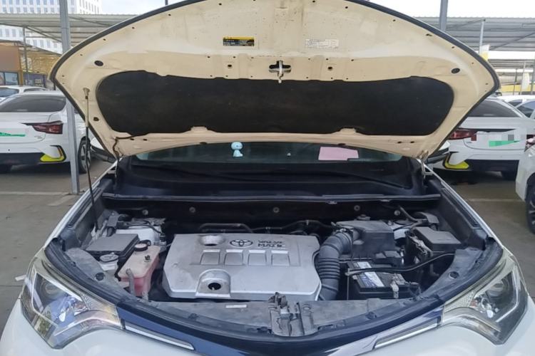 Used Toyota RAV4 2016 2.0L CVT Two-Wheel Drive Fashion Edition China V Standard Engine Bay