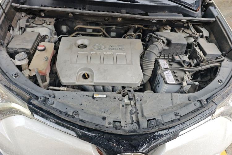 Used Toyota RAV4 2016 2.0L CVT Two-Wheel Drive Fashion Edition China V Standard Engine Bay