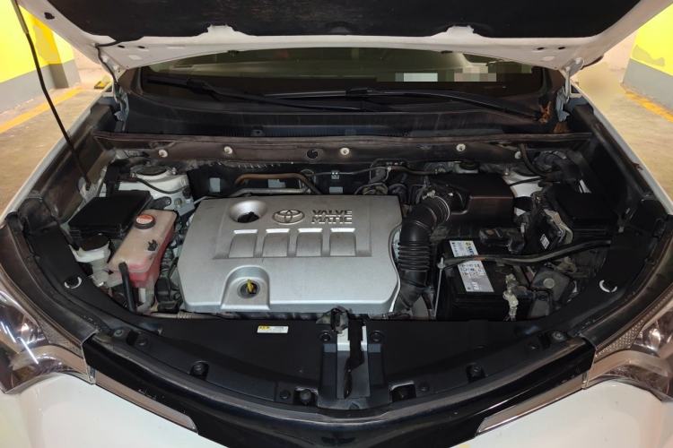 Used Toyota RAV4 2016 2.0L CVT Two-Wheel Drive Fashion Edition China V Standard Engine Bay