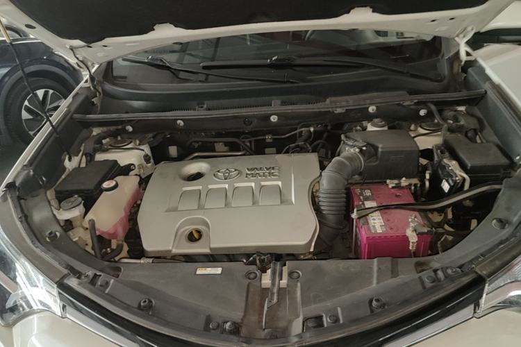 Used Toyota RAV4 2016 2.0L CVT Two-Wheel Drive Fashion Edition China V Standard Engine Bay