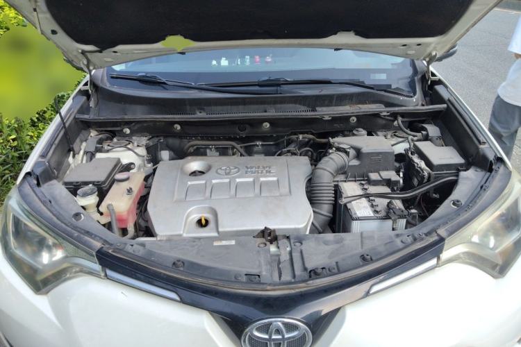 Used Toyota RAV4 2016 2.0L CVT Two-Wheel Drive Fashion Edition China V Standard Engine Bay