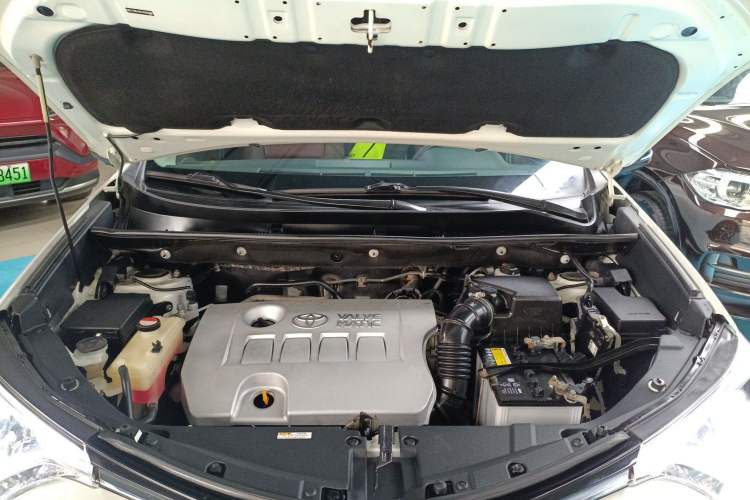 Used Toyota RAV4 2016 2.0L CVT Two-Wheel Drive Fashion Edition China V Standard Engine Bay
