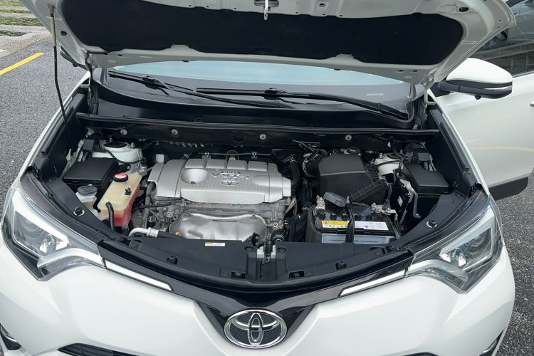 Used Toyota RAV4 2016 2.5L Automatic 4x4 Elite Edition Engine Bay