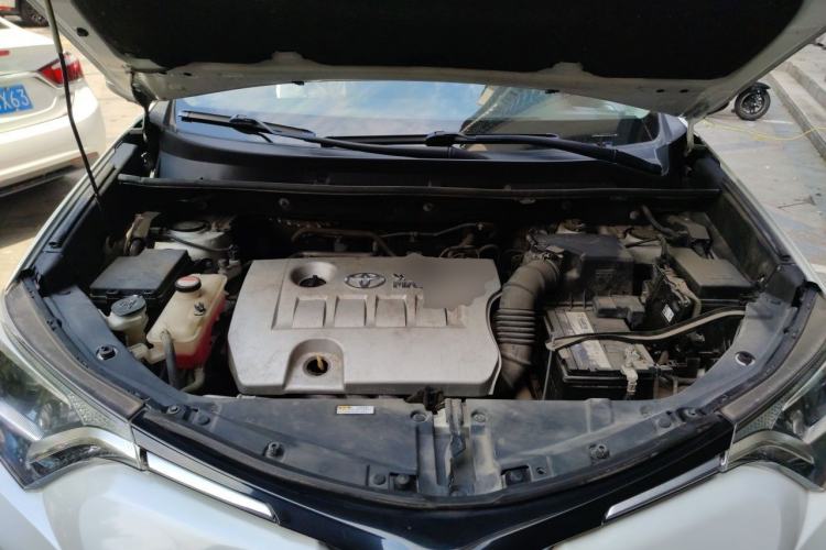 Used Toyota RAV4 2016 2.0L CVT Two-Wheel Drive Fashion Edition China V Standard Engine Bay