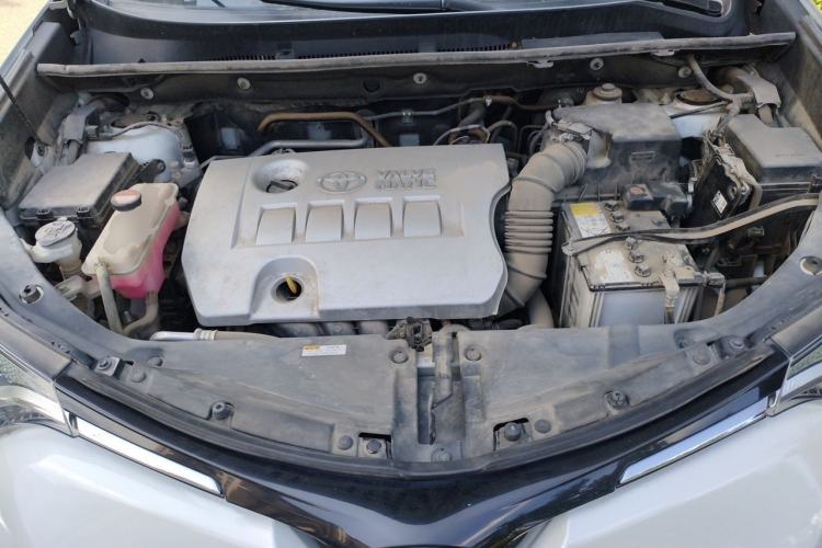 Used Toyota RAV4 2016 2.0L CVT Two-Wheel Drive Fashion Edition China V Standard Engine Bay