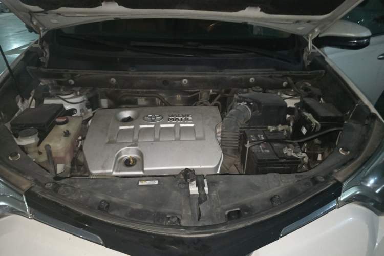 Used Toyota RAV4 2016 2.0L CVT Two-Wheel Drive Fashion Edition China V Standard Engine Bay