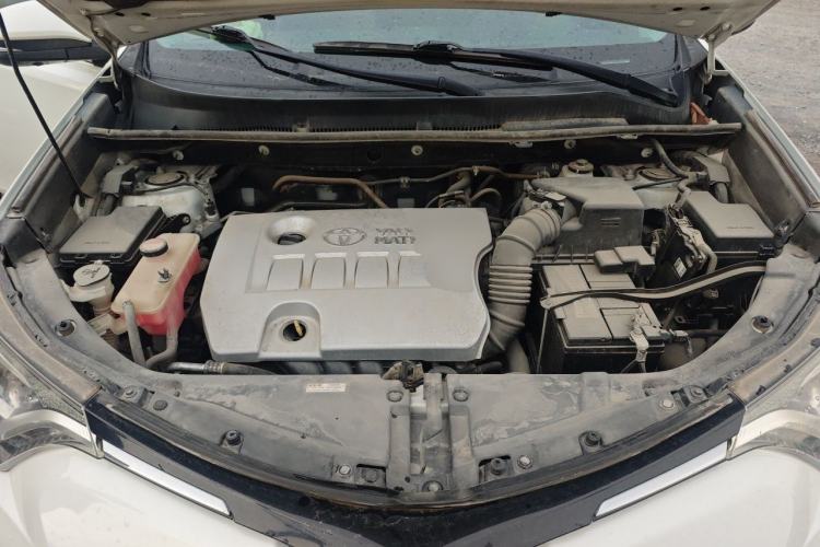 Used Toyota RAV4 2016 2.0L CVT Two-Wheel Drive Fashion Edition China V Standard Engine Bay