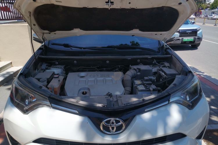 Used Toyota RAV4 2016 2.0L CVT Two-Wheel Drive Urban Edition China V Standard Engine Bay