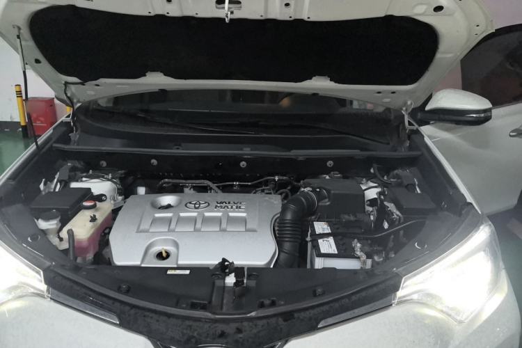 Used Toyota RAV4 2016 2.0L CVT Two-Wheel Drive Smart Edition China V Standard Engine Bay