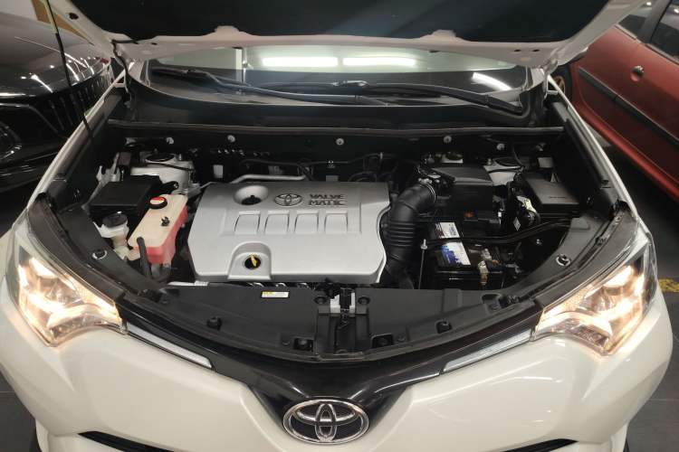 Used Toyota RAV4 2016 2.0L CVT Two-Wheel Drive Fashion Edition China V Standard Engine Bay