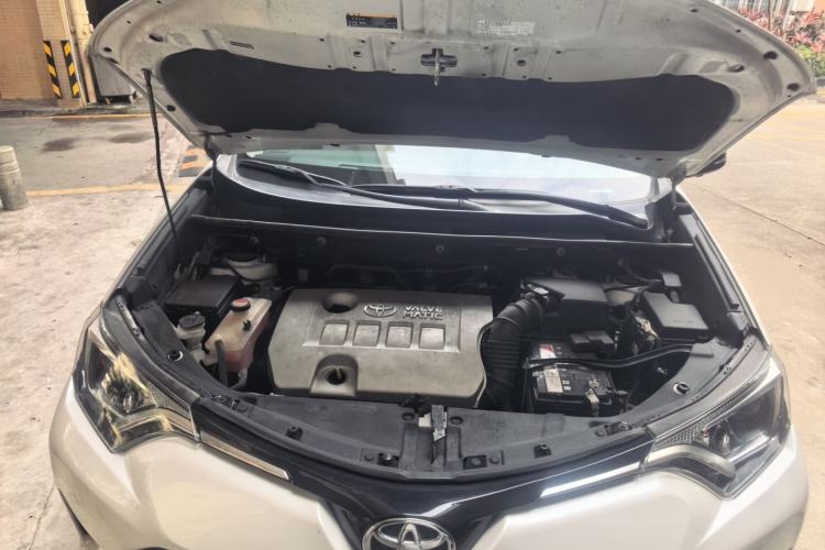 Used Toyota RAV4 2016 2.0L CVT Two-Wheel Drive Fashion Edition China V Standard Engine Bay