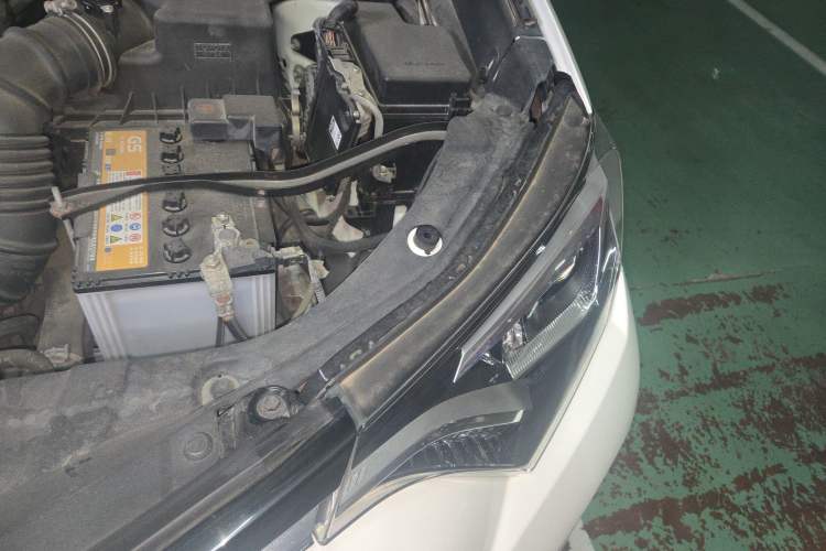 Used Toyota RAV4 2016 2.0L CVT 4x4 New Edition China V Standard Engine Bay Left