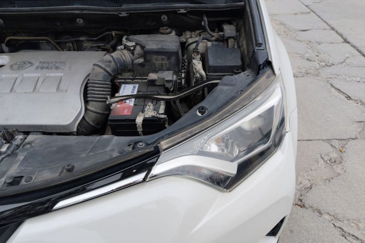 Used Toyota RAV4 2016 2.0L CVT Two-Wheel Drive Fashion Edition China V Standard Engine Bay Left