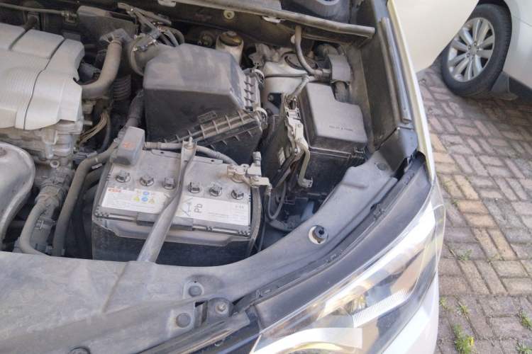 Used Toyota RAV4 2016 2.5L Automatic 4x4 Elite Edition Engine Bay Left
