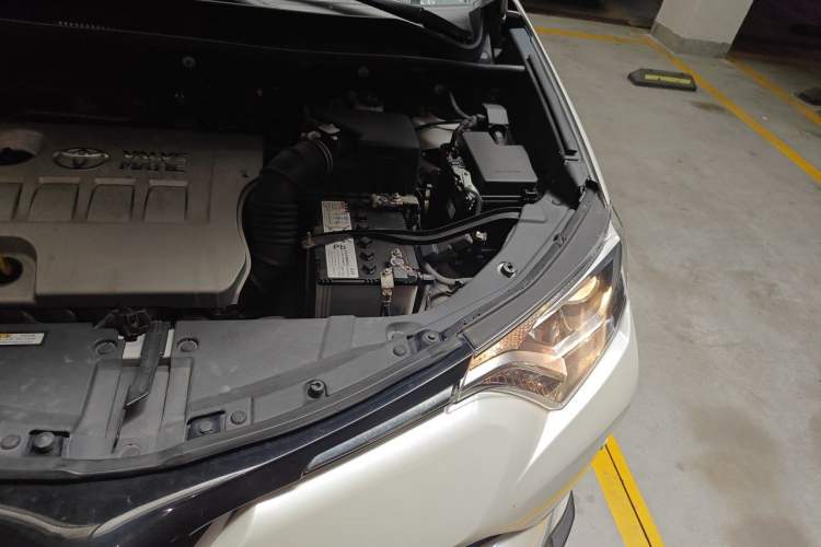 Used Toyota RAV4 2016 2.0L CVT Two-Wheel Drive Fashion Edition China V Standard Engine Bay Left