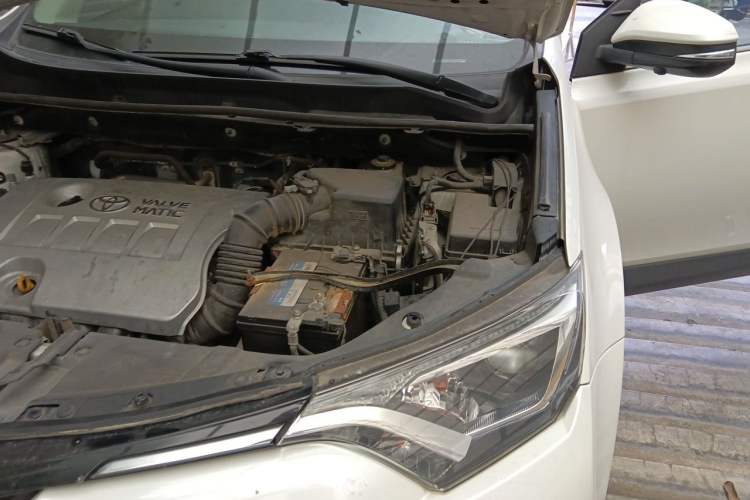Used Toyota RAV4 2016 2.0L CVT Two-Wheel Drive Urban Edition China V Standard Engine Bay Left