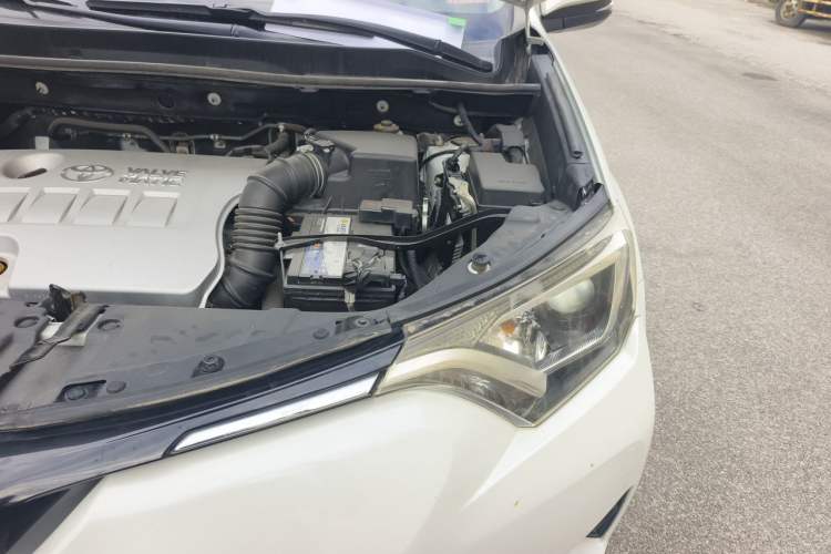 Used Toyota RAV4 2016 2.0L CVT Two-Wheel Drive Urban Edition China V Standard Engine Bay Left