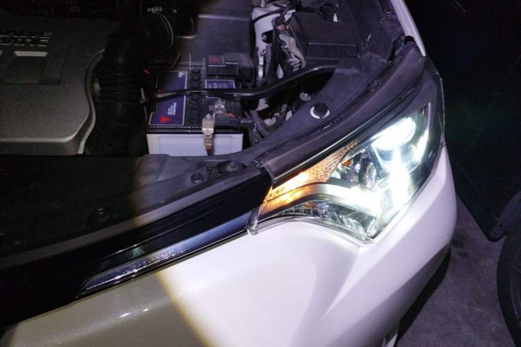 Used Toyota RAV4 2016 2.0L CVT Two-Wheel Drive Fashion Edition China V Standard Engine Bay Left