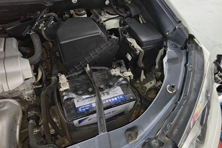 Used Toyota RAV4 2016 2.5L Automatic 4x4 Elite Edition Engine Bay Left