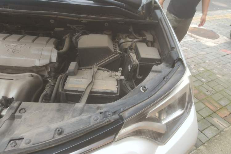 Used Toyota RAV4 2016 2.5L Automatic 4x4 Elite Edition Engine Bay Left