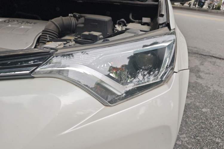 Used Toyota RAV4 2016 2.0L CVT Two-Wheel Drive Fashion Edition China V Standard Engine Bay Left