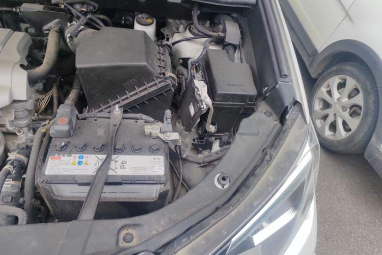 Used Toyota RAV4 2016 2.5L Automatic 4x4 Elite Edition Engine Bay Left