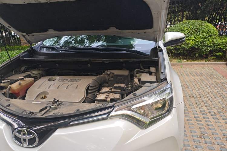 Used Toyota RAV4 2016 2.0L CVT Two-Wheel Drive Smart Edition China V Standard Engine Bay Left