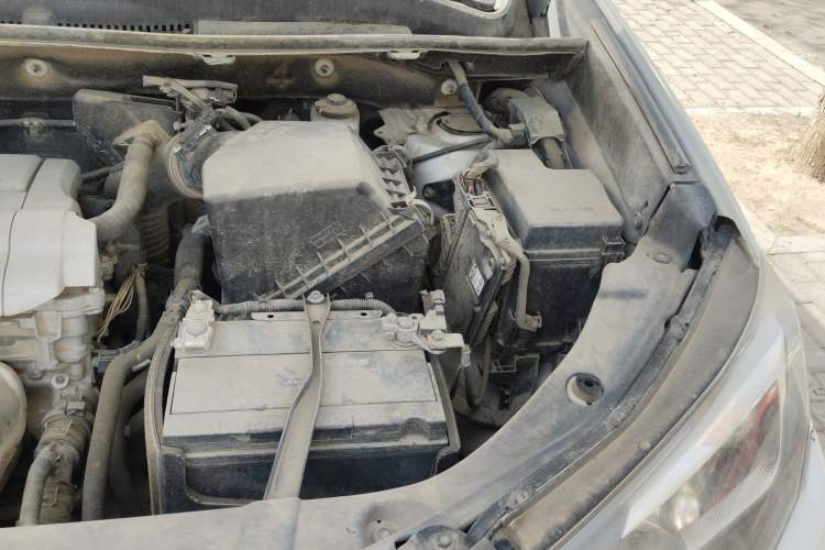 Used Toyota RAV4 2016 2.5L Automatic 4x4 Elite Edition Engine Bay Left