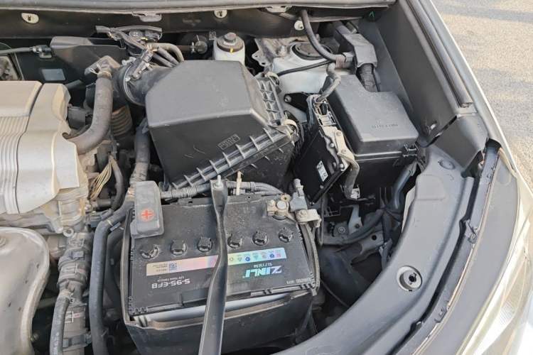 Used Toyota RAV4 2016 2.5L Automatic 4x4 Elite Edition Engine Bay Left