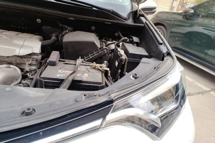 Used Toyota RAV4 2016 2.5L Automatic 4x4 Elite Edition Engine Bay Left
