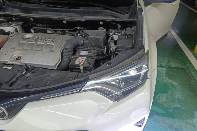 Used Toyota RAV4 2016 2.0L CVT Two-Wheel Drive Urban Edition China V Standard Engine Bay Left