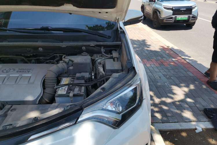 Used Toyota RAV4 2016 2.0L CVT Two-Wheel Drive Urban Edition China V Standard Engine Bay Left