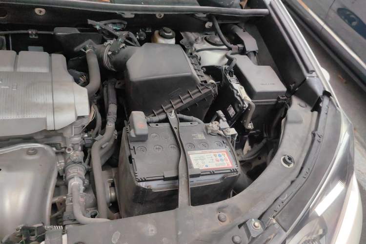Used Toyota RAV4 2016 2.5L Automatic 4x4 Elite Edition Engine Bay Left