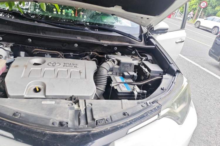 Used Toyota RAV4 2016 2.0L CVT Two-Wheel Drive Fashion Edition China V Standard Engine Bay Left