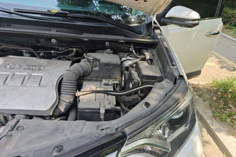 Used Toyota RAV4 2016 2.0L CVT Two-Wheel Drive Fashion Edition China V Standard Engine Bay Left
