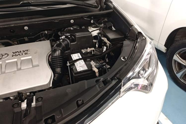 Used Toyota RAV4 2016 2.0L CVT Two-Wheel Drive Smart Edition China V Standard Engine Bay Left