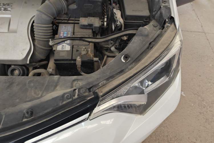 Used Toyota RAV4 2016 2.0L CVT Two-Wheel Drive Urban Edition China V Standard Engine Bay Left