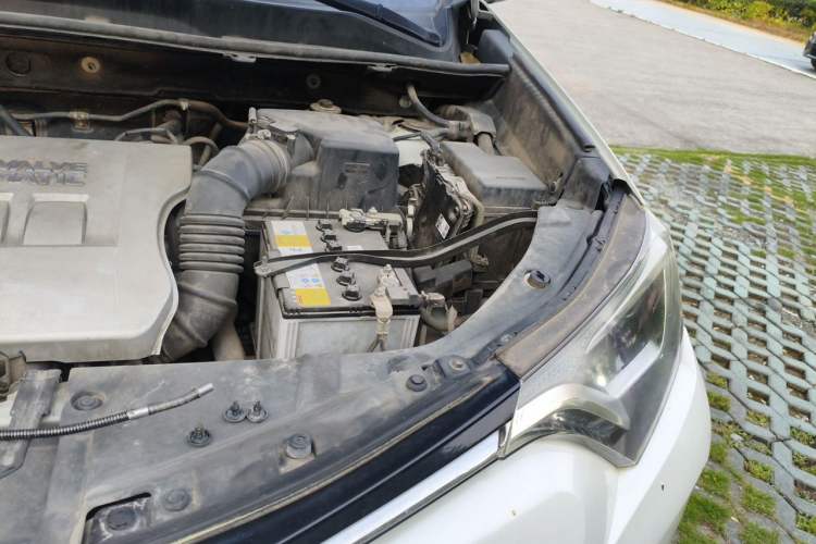 Used Toyota RAV4 2016 2.0L CVT Two-Wheel Drive Fashion Edition China V Standard Engine Bay Left