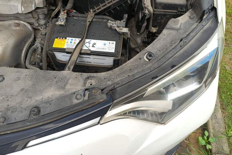 Used Toyota RAV4 2016 2.5L Automatic 4x4 Prestige Edition Engine Bay Left